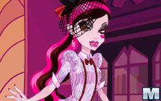 Monster High Series: Draculaura Dress Up