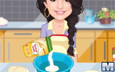 Selena Gomez Cocina unas galletitas